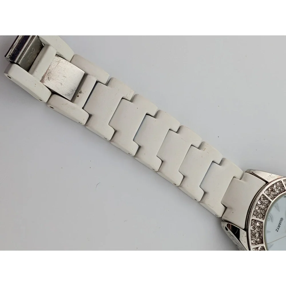 Women's Quartz Watch 32mm Case Crystal Bezel MOP Dial 7.25